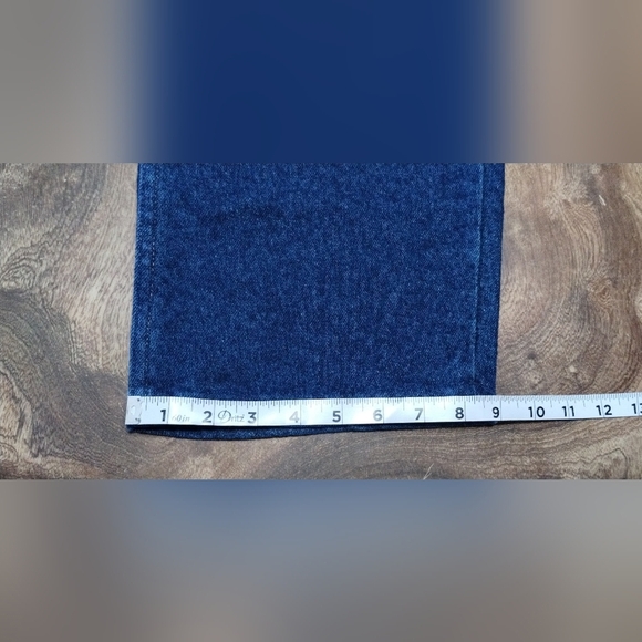 Wrangler Men's Deep Blue Relaxed Jeans - Picture 6 of 10